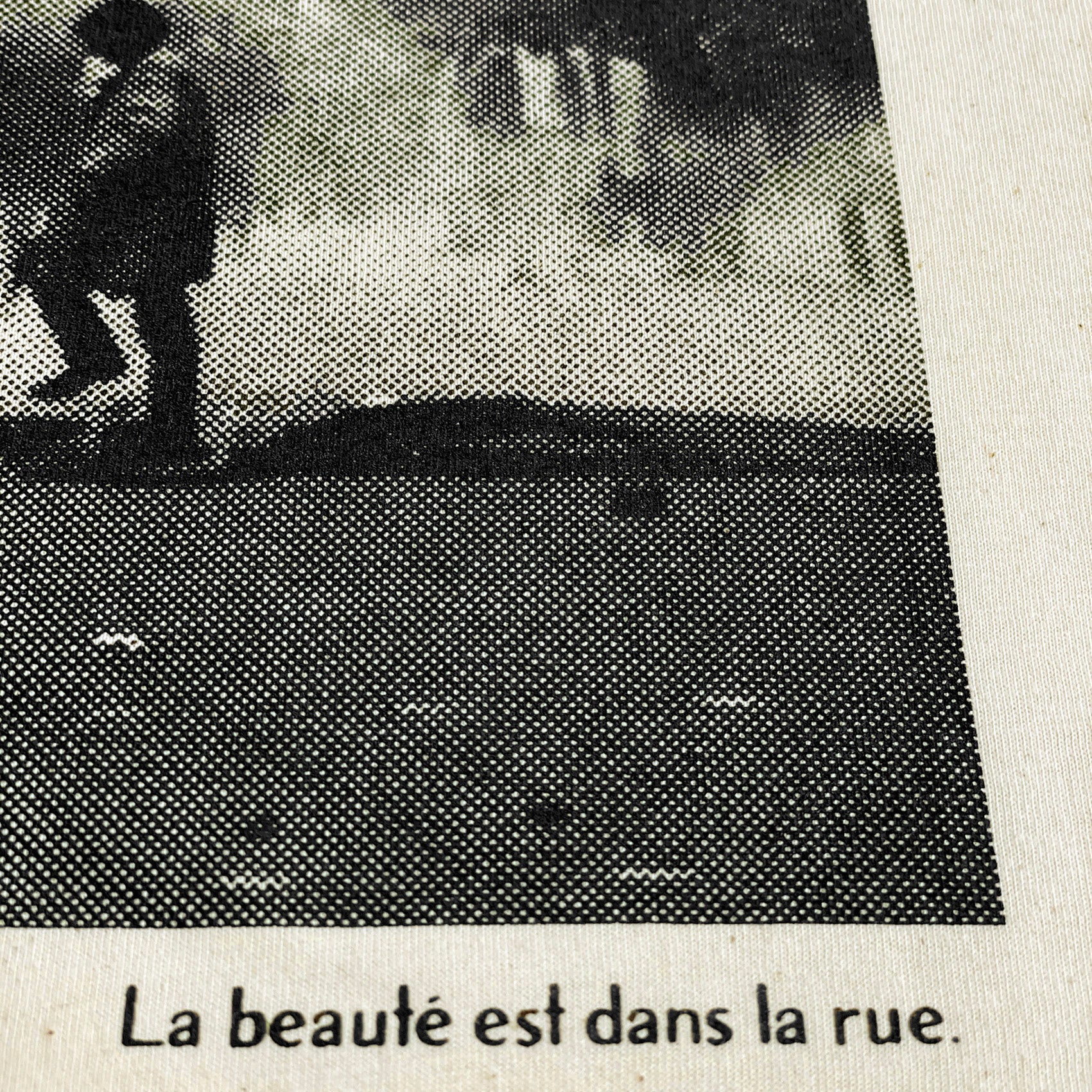 'La Beauté Est Dans La Rue' T-shirt