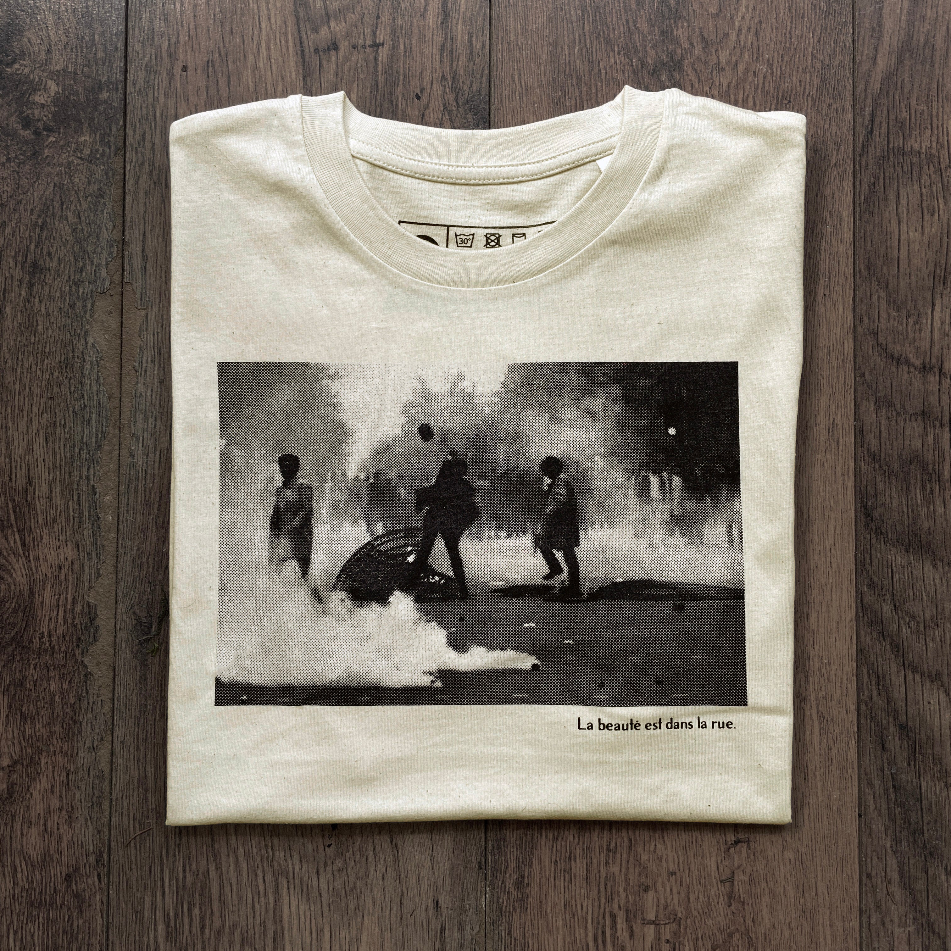 'La Beauté Est Dans La Rue' T-shirt