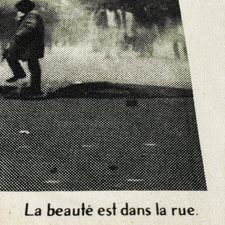 'La Beauté Est Dans La Rue' T-shirt