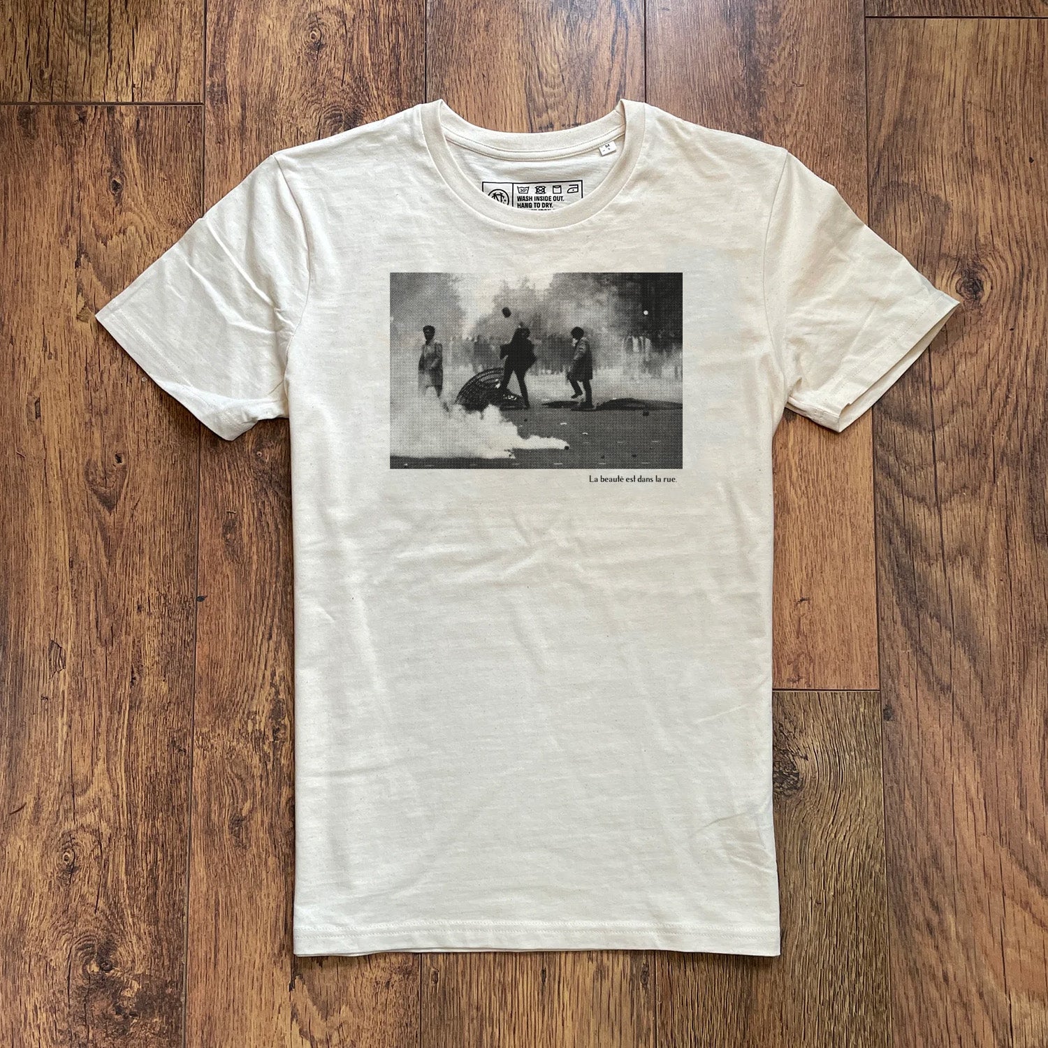 'La Beauté Est Dans La Rue' T-shirt